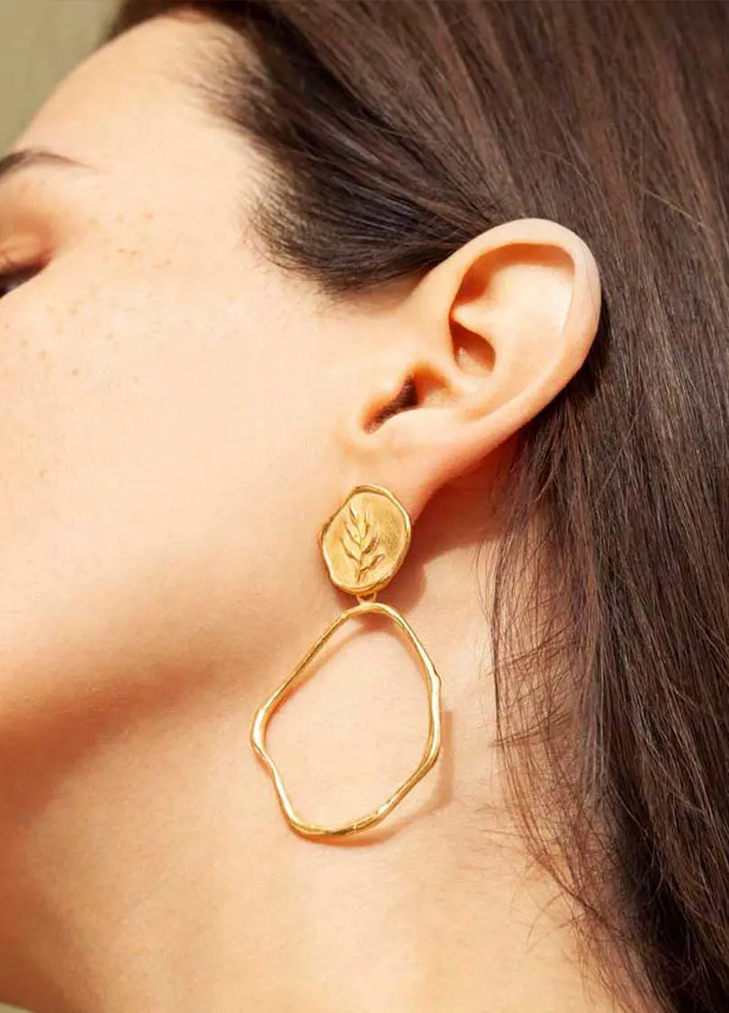 Portlligat Golden Earrings - Image 2